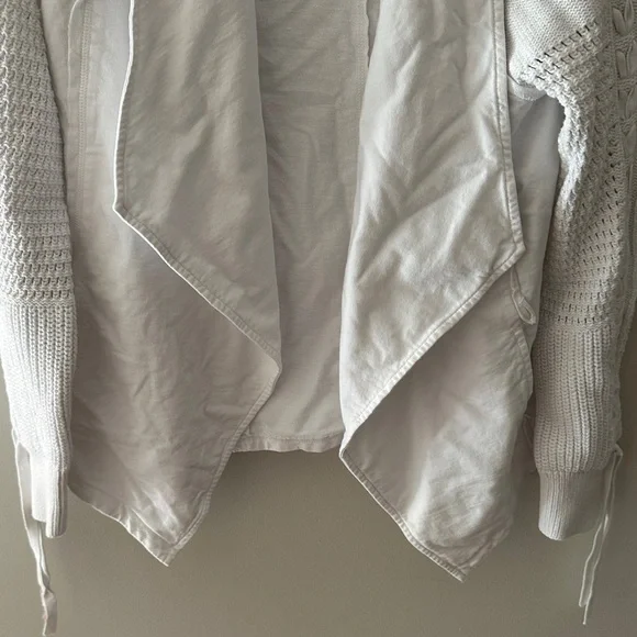 Leo & Nicole Elegant White Draped Cardigan - Picture 6 of 8